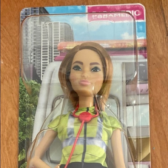 Brand new Barbie Paramedic - Picture 1 of 5